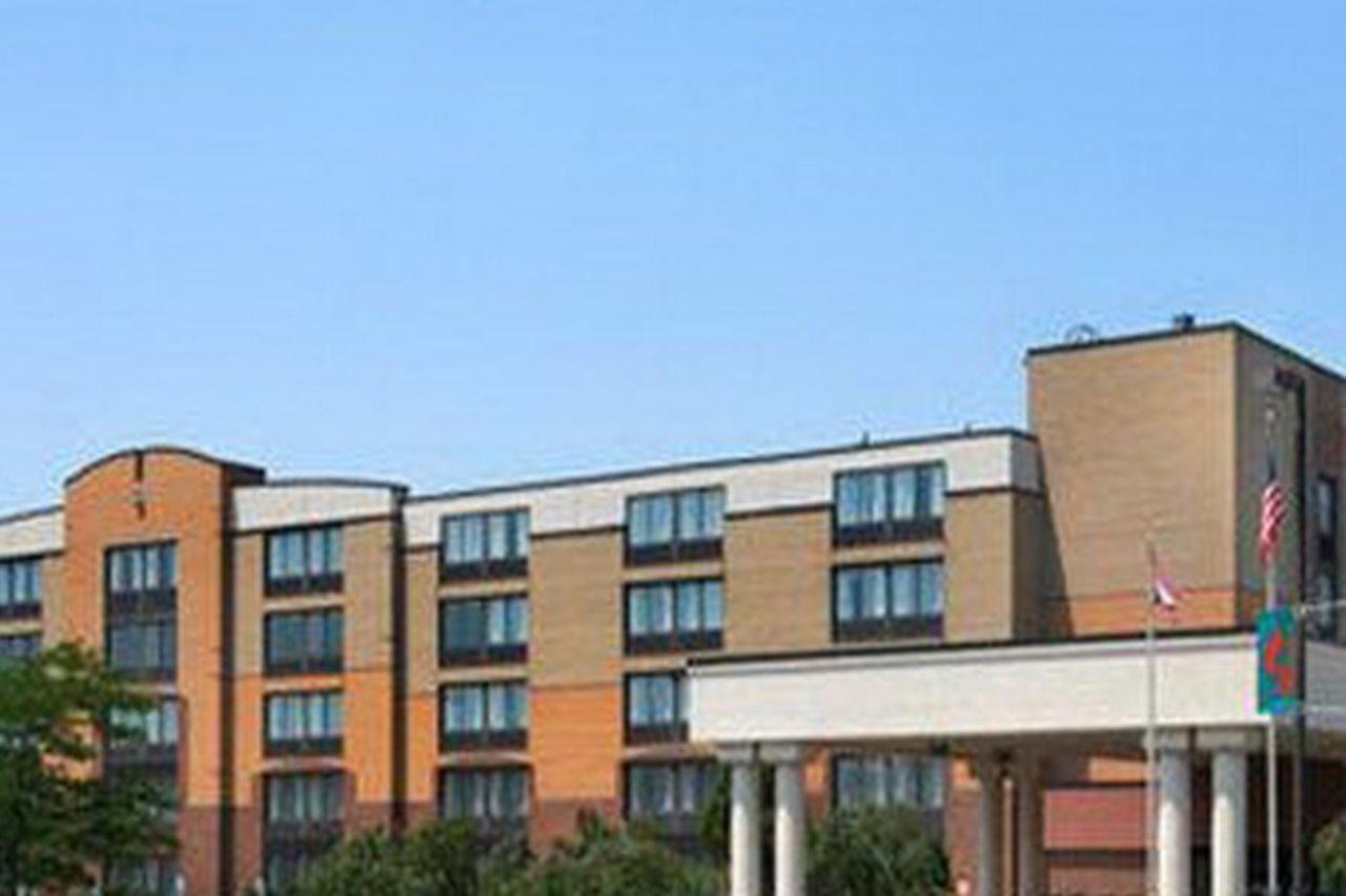 Fairbridge Hotel Cleveland East Wickliffe Exterior photo